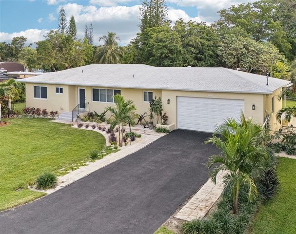 140 NE 161st St, Miami, FL 33162