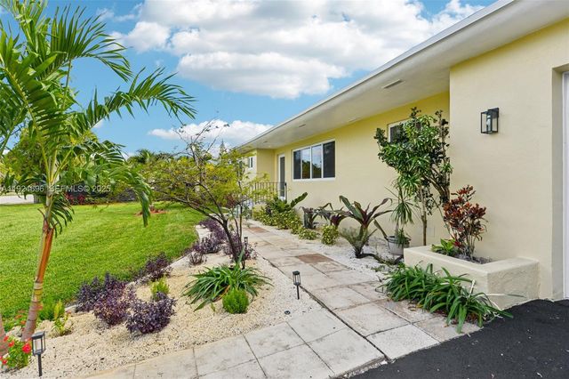 140 NE 161st St, Miami, FL 33162