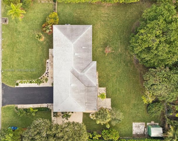 140 NE 161st St, Miami, FL 33162