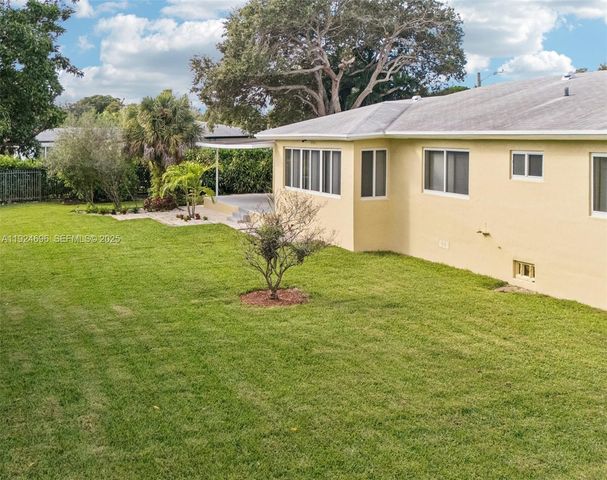 140 NE 161st St, Miami, FL 33162