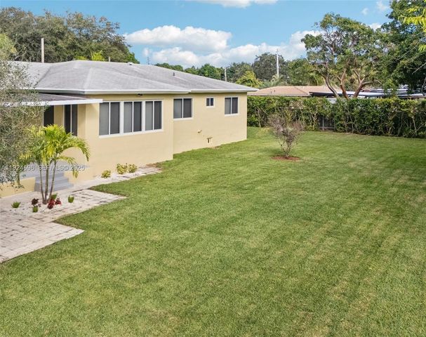 140 NE 161st St, Miami, FL 33162