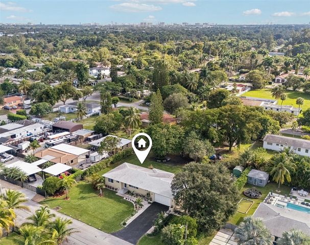 140 NE 161st St, Miami, FL 33162