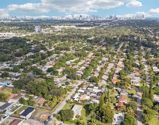 140 NE 161st St, Miami, FL 33162