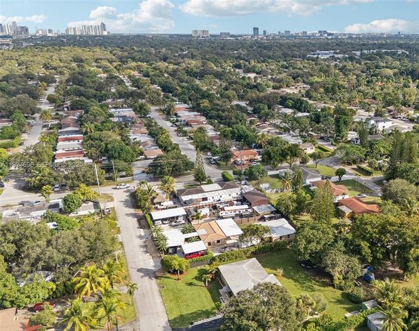 140 NE 161st St, Miami, FL 33162