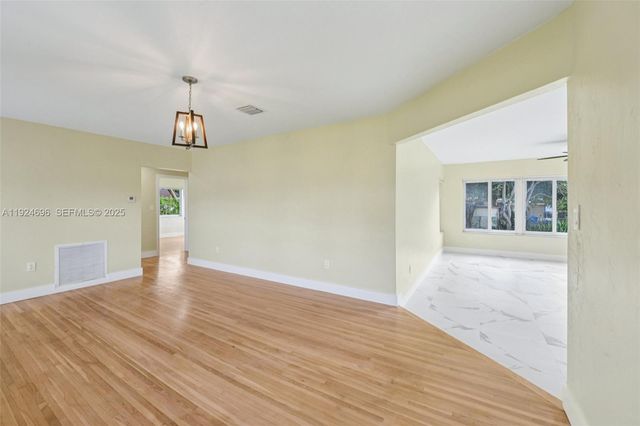 140 NE 161st St, Miami, FL 33162