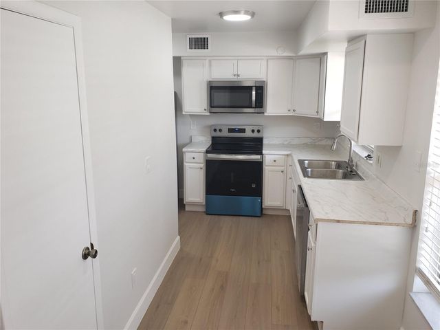 14027 VILLAGE VIEW DRIVE, Tampa, FL 33624