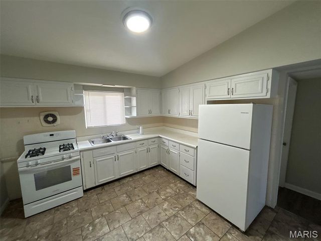 1132 Lakeview Avenue, St Louis, MO 63138