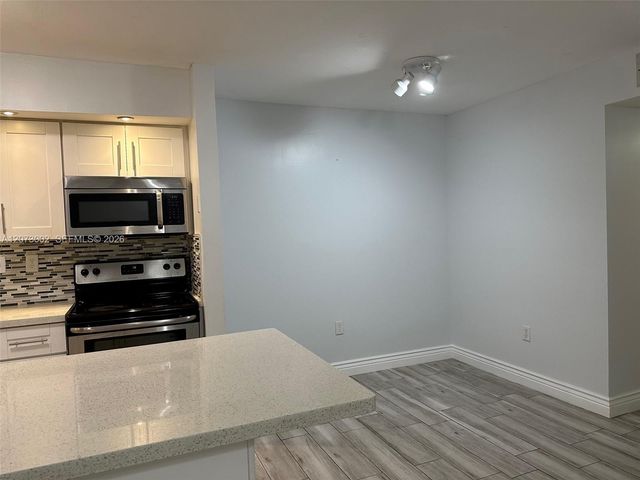 18875 NW 62nd Avenue 115, Hialeah, FL 33015