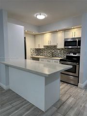 18875 NW 62nd Avenue 115, Hialeah, FL 33015