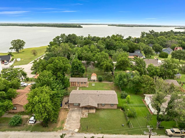 105 Alice Drive, Little Elm, TX 75068