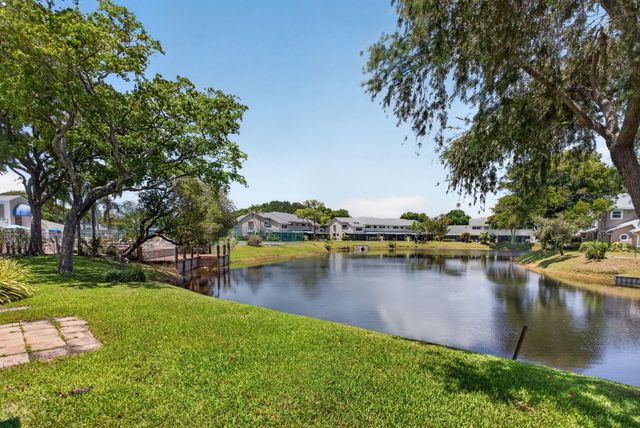 1921 Discovery Circle E, Deerfield Beach, FL 33442