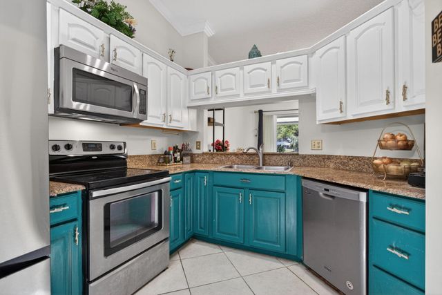 1921 Discovery Circle E, Deerfield Beach, FL 33442