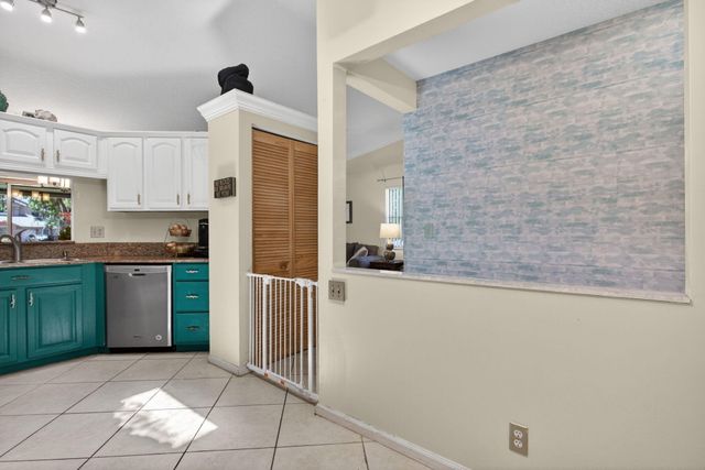1921 Discovery Circle E, Deerfield Beach, FL 33442