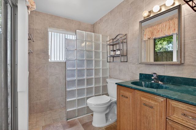 1921 Discovery Circle E, Deerfield Beach, FL 33442