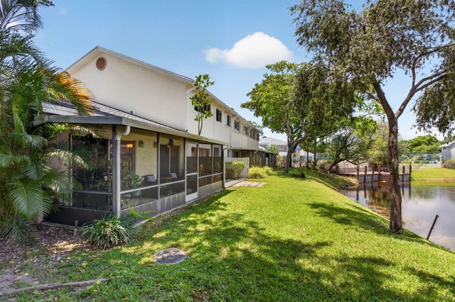 1921 Discovery Circle E, Deerfield Beach, FL 33442