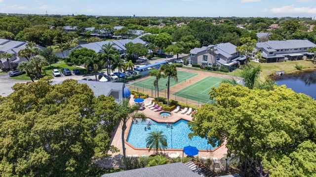 1921 Discovery Circle E, Deerfield Beach, FL 33442