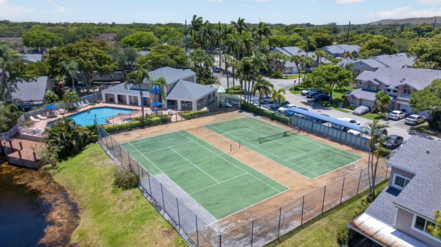 1921 Discovery Circle E, Deerfield Beach, FL 33442