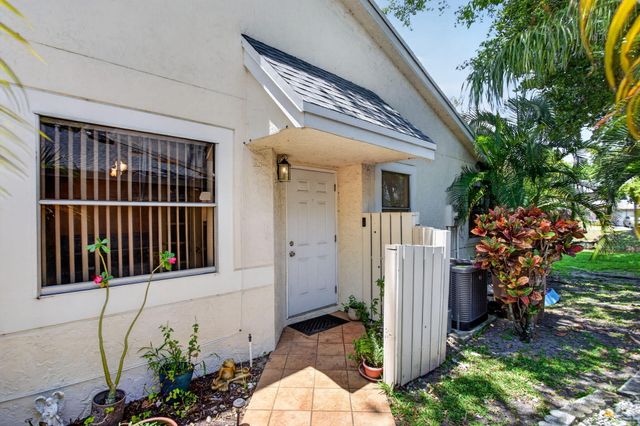 1921 Discovery Circle E, Deerfield Beach, FL 33442