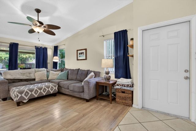 1921 Discovery Circle E, Deerfield Beach, FL 33442