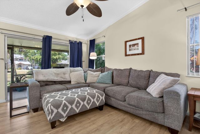 1921 Discovery Circle E, Deerfield Beach, FL 33442