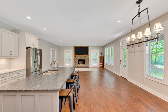 2756 Clear Brooks Drive, Signal Mountain, TN 37377