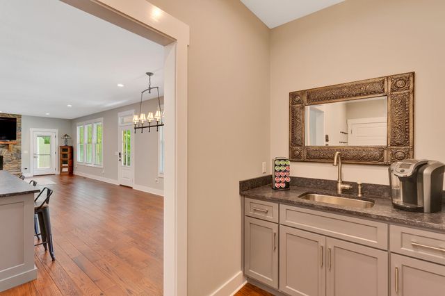 2756 Clear Brooks Drive, Signal Mountain, TN 37377