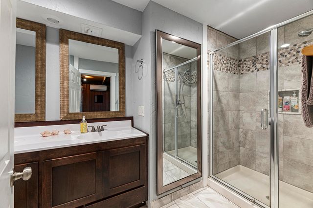 975 NW Starlite Place, Grants Pass, OR 97526