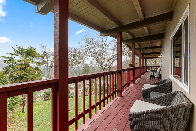 975 NW Starlite Place, Grants Pass, OR 97526