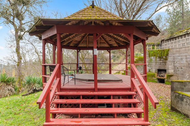 975 NW Starlite Place, Grants Pass, OR 97526