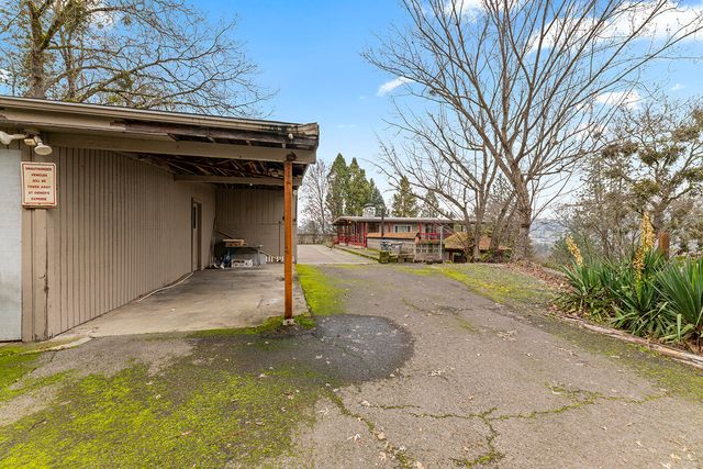 975 NW Starlite Place, Grants Pass, OR 97526