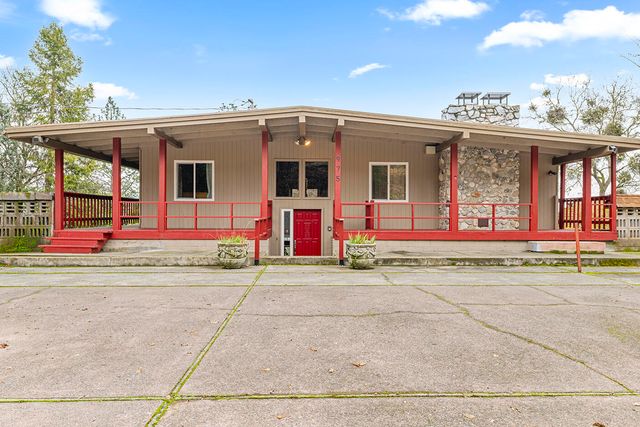 975 NW Starlite Place, Grants Pass, OR 97526