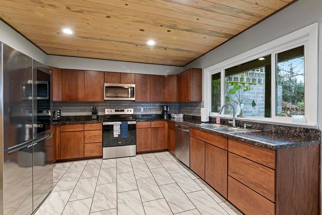 975 NW Starlite Place, Grants Pass, OR 97526