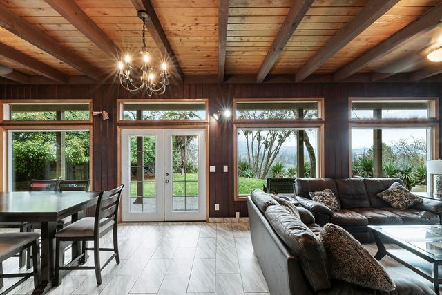 975 NW Starlite Place, Grants Pass, OR 97526