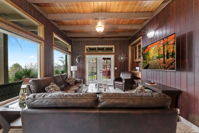 975 NW Starlite Place, Grants Pass, OR 97526