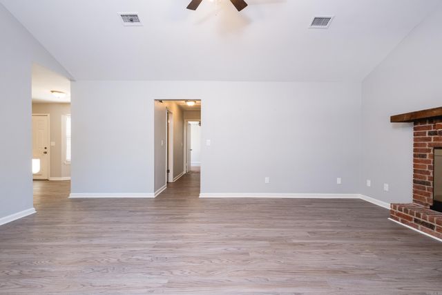 5 Smoking Oaks Drive, Maumelle, AR 72113