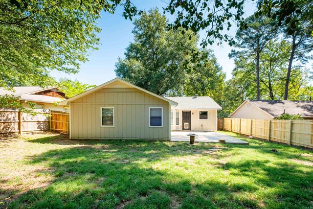 5 Smoking Oaks Drive, Maumelle, AR 72113