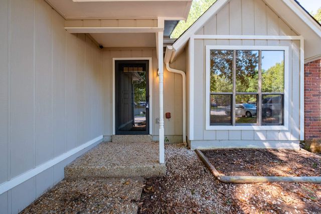 5 Smoking Oaks Drive, Maumelle, AR 72113