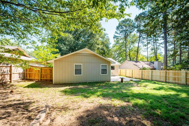 5 Smoking Oaks Drive, Maumelle, AR 72113