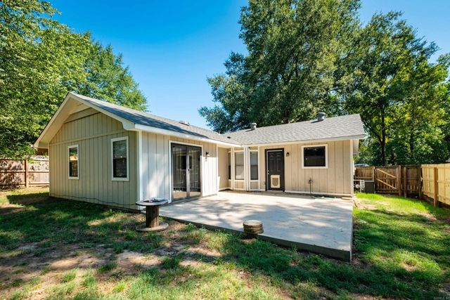 5 Smoking Oaks Drive, Maumelle, AR 72113