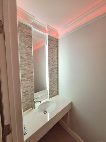 238 Skyview Drive 238, Cromwell, CT 06416