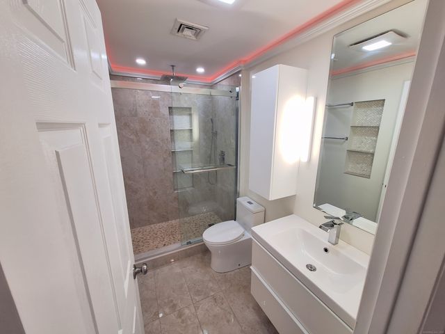 238 Skyview Drive 238, Cromwell, CT 06416