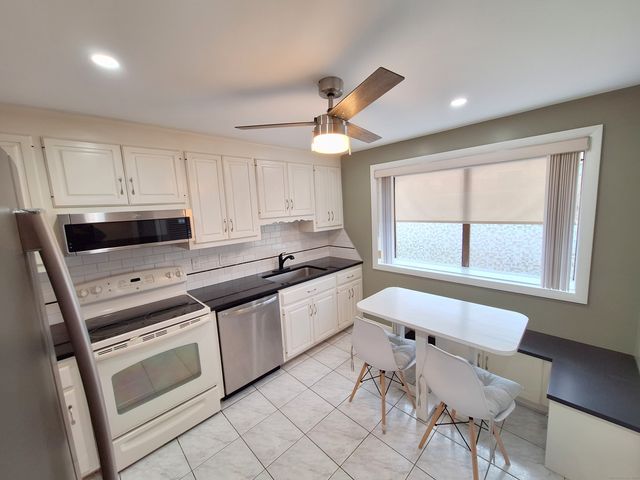 238 Skyview Drive 238, Cromwell, CT 06416