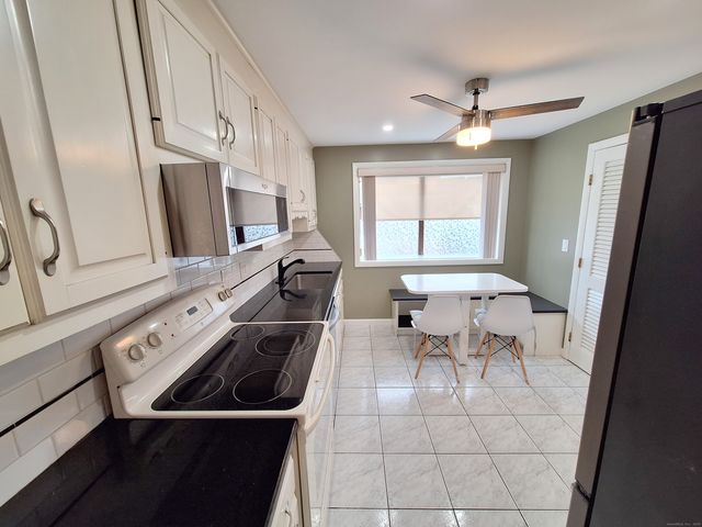 238 Skyview Drive 238, Cromwell, CT 06416