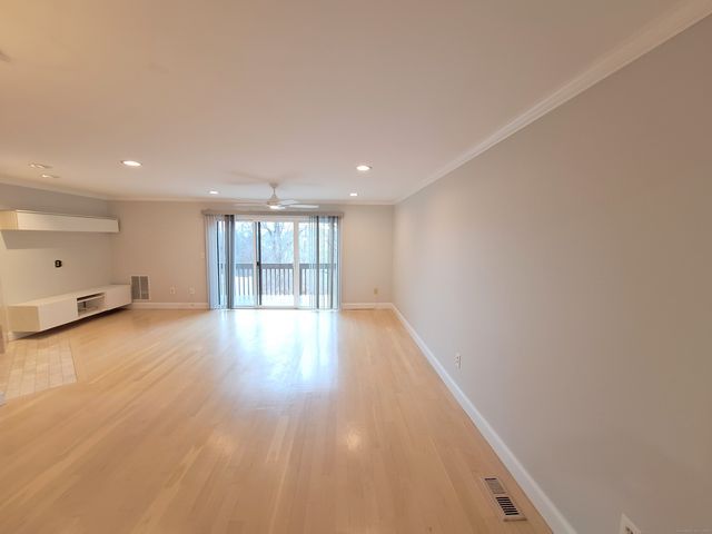 238 Skyview Drive 238, Cromwell, CT 06416