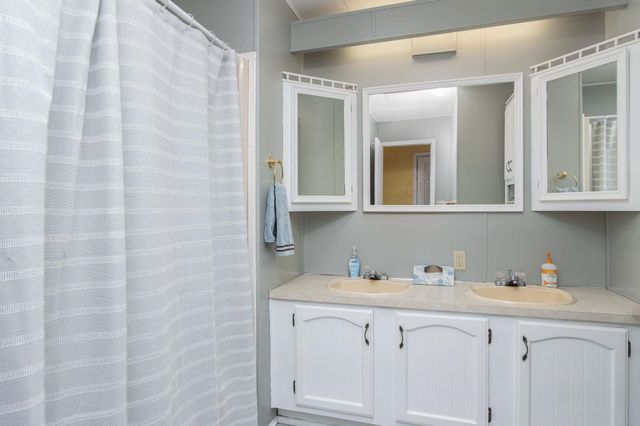 25 Village Drive, Raymond, NH 03077