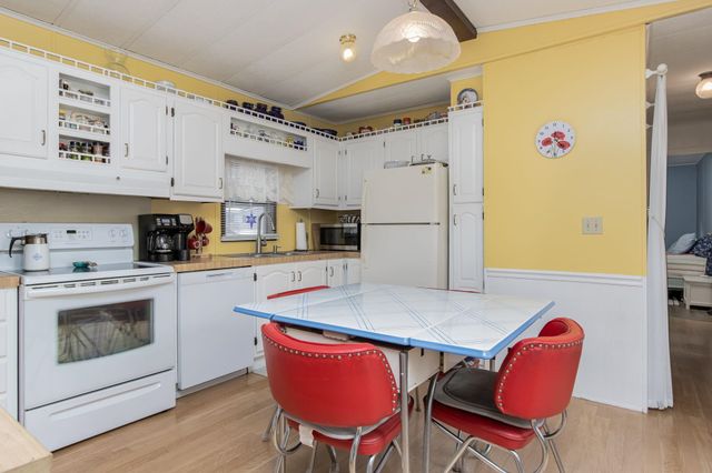 25 Village Drive, Raymond, NH 03077