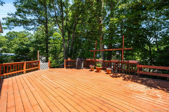 15 Wood Drive, Oyster Bay, NY 11771
