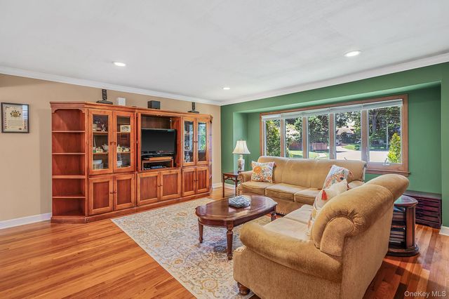 15 Wood Drive, Oyster Bay, NY 11771