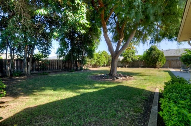 6656 N Dearing Avenue, Fresno, CA 93710