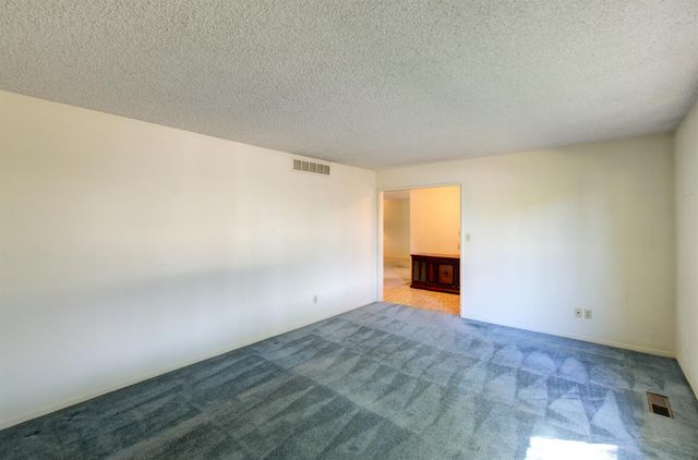 6656 N Dearing Avenue, Fresno, CA 93710